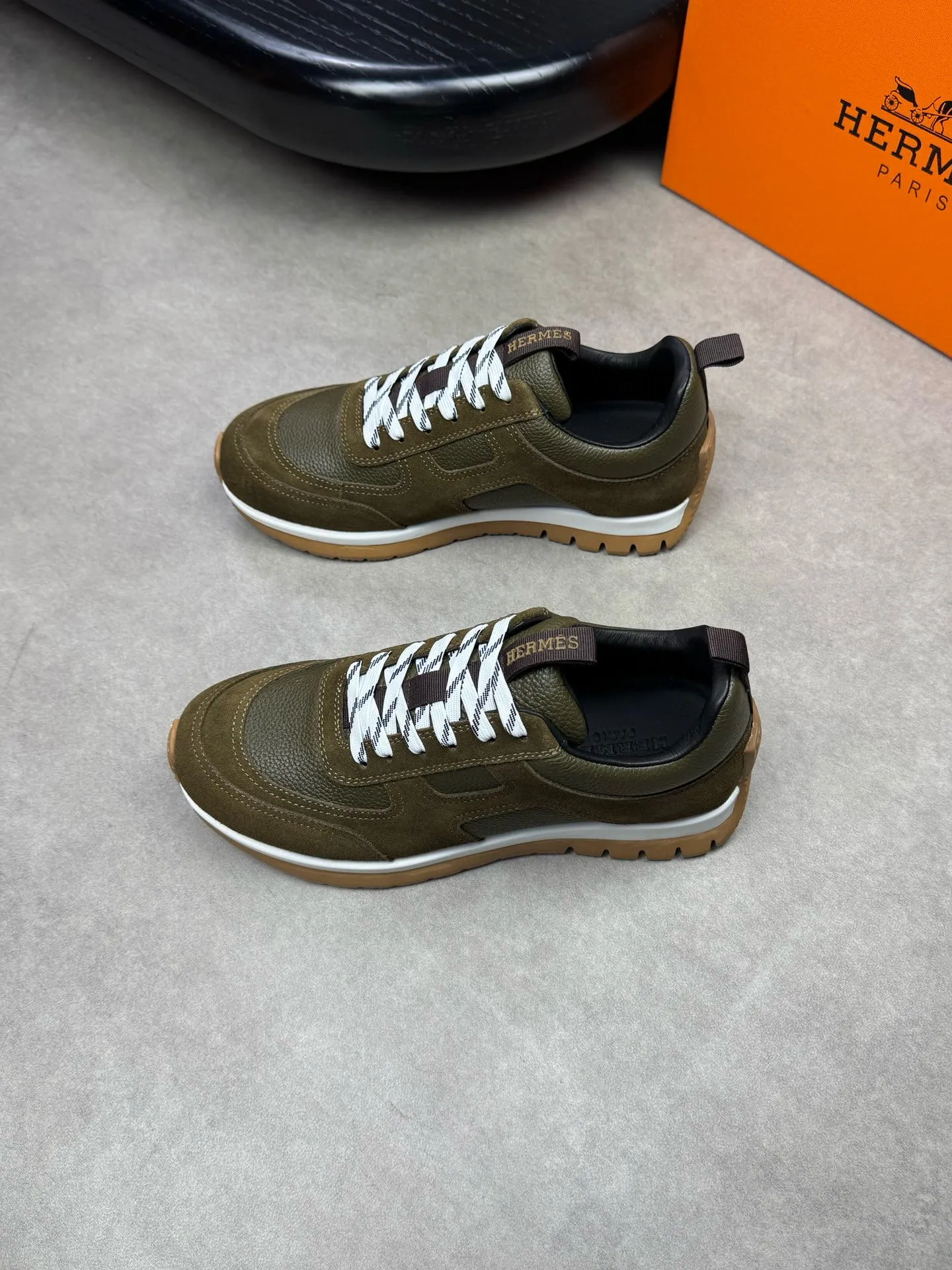 [HERMES] Hermes men's shoes 💰: 800💰 - High-end quality original items 🔍🔍🔍 casual sports shoes - Upper: 🔝 pebbled calfskin, suede calfskin, shoe body forged ´H´ totem, tongue webbing injection molded brand logo - Lining: brand canvas, foot pads; water-dyed cowhide -Outsole: Ultra-light T men's shoes 💰U foam; two-color molded outsole -Ultra-high quality control and fine workmanship: highlighted (high-end, extravagance, grade) -Size: 38-44 (45, can be customized)